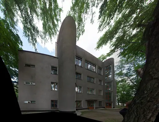 Photo 4: Exterior