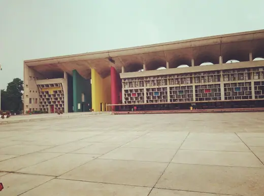 Photo 3: Exterior