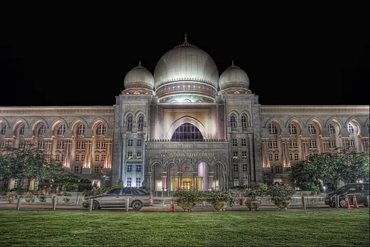 Photo 5: Context · Night view of Palace of Justice, Malaysia