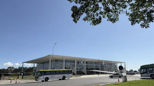 Photo 3: Exterior · Fachada do Palácio do Congresso Nacional