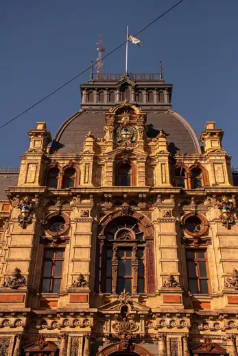 Photo 4: Exterior