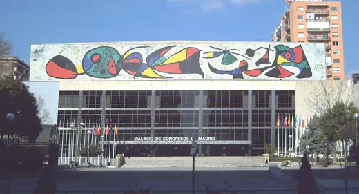 Photo 1: Exterior
