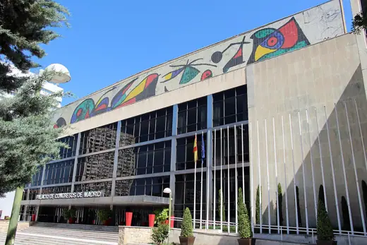 Photo 2: Exterior