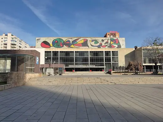 Photo 3: Exterior