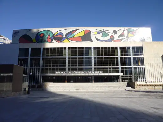 Photo 4: Exterior