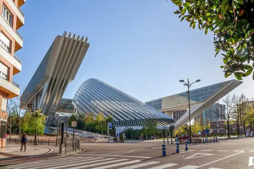 Photo 1: Exterior