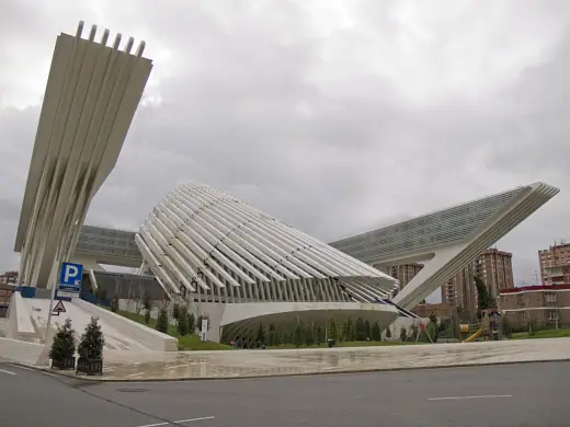 Photo 2: Exterior