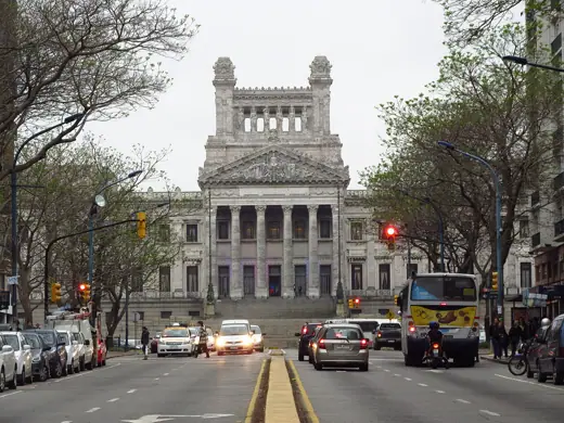 Photo 2: Exterior · Montevideo