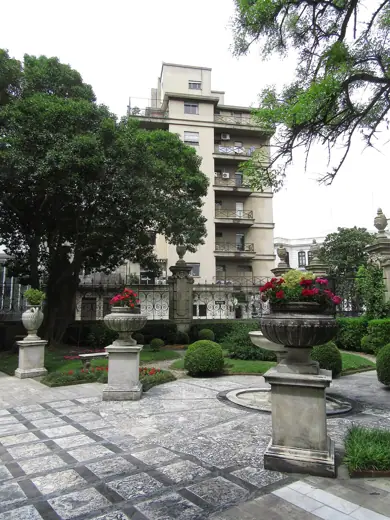 Photo 3: Exterior