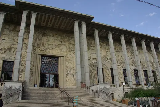 Photo 1: Exterior