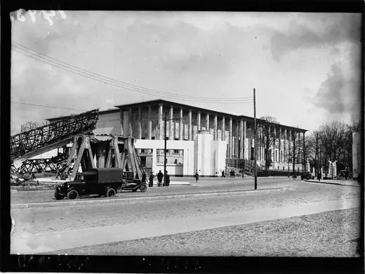 Photo 2: Exterior