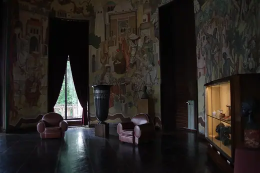 Photo 3: Interior