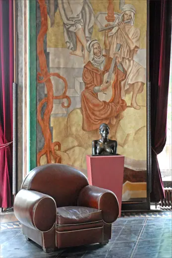 Photo 4: Interior