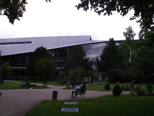 Photo 2: Exterior