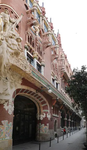 Photo 2: Exterior