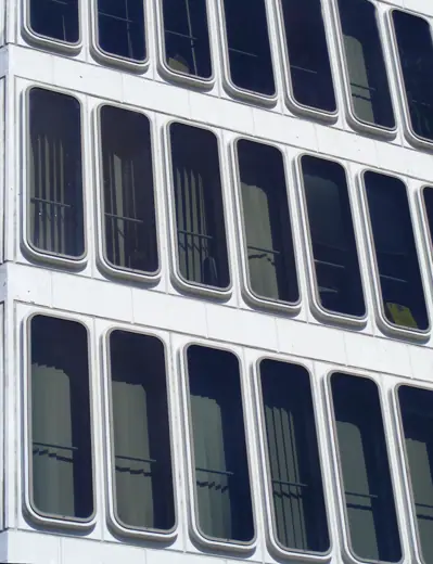 Photo 4: Exterior