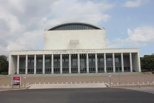Photo 3: Exterior
