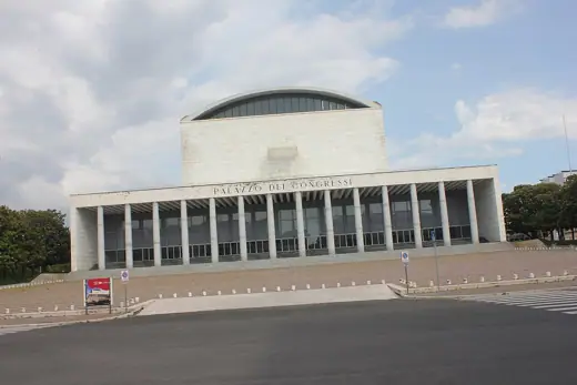 Photo 4: Exterior