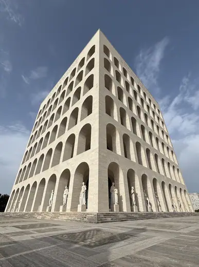 Photo 3: Exterior · Vista del Palazzo della Civiltà Italiana, angolo sud-ovest