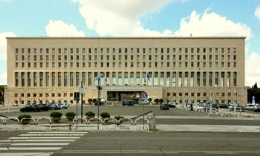 Photo 2: Exterior · Palazzo della Farnesina, Zentrale des italienischen Außenministeriums in Rom, 2025