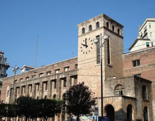 Photo 2: Exterior