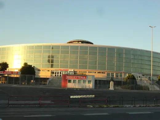 Photo 3: Exterior
