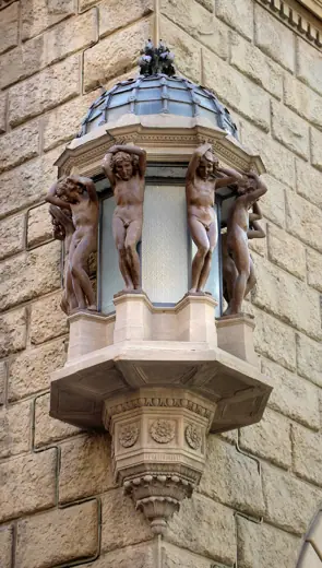 Photo 2: Exterior