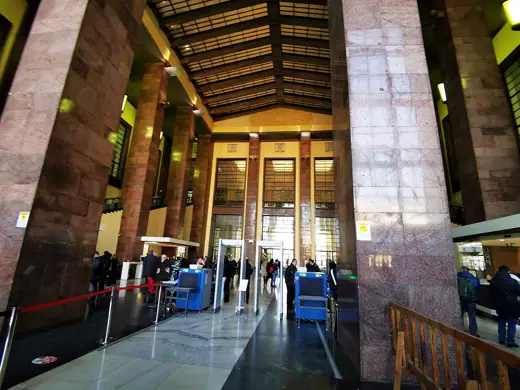 Photo 2: Exterior · Ingresso del Palazzo di Giustizia di Milano