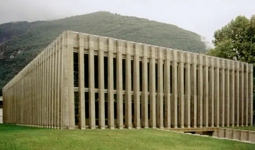 Photo 2: Exterior · Losone, Palestra 1995-1997 (competition 1990)
