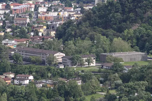 Photo 3: Exterior · Ex-caserma S