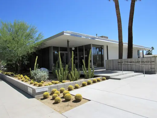 Photo 3: Exterior