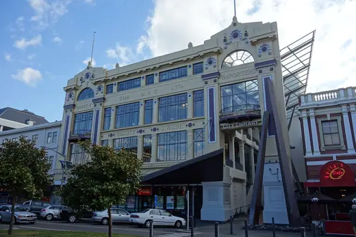 Photo 3: Exterior