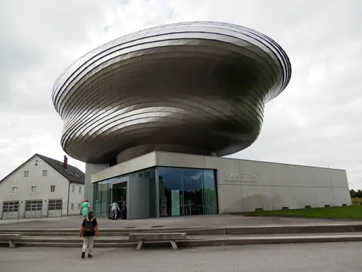 Photo 2: Exterior