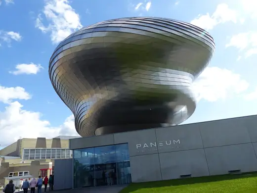 Photo 3: Exterior