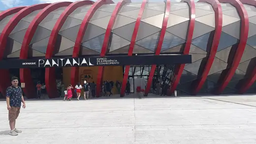 Photo 2: Exterior