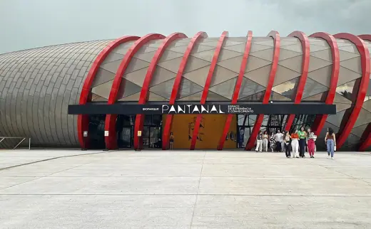 Photo 3: Exterior