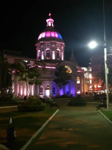 Photo 4: Exterior