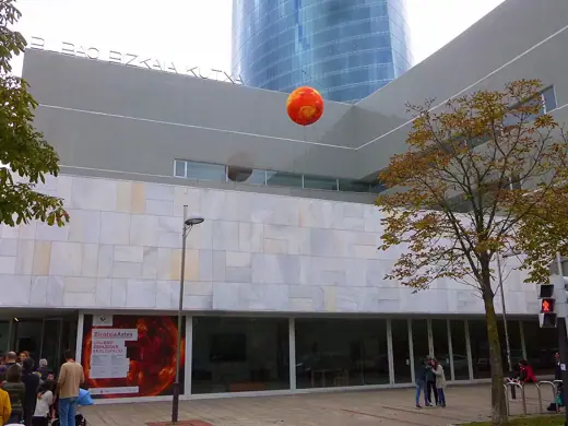 Photo 2: Exterior