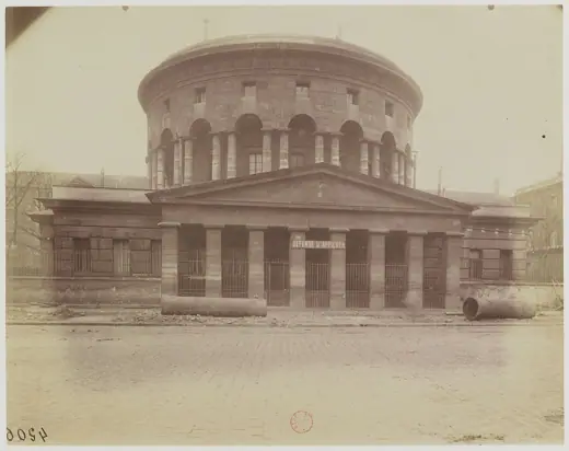 Photo 2: Exterior