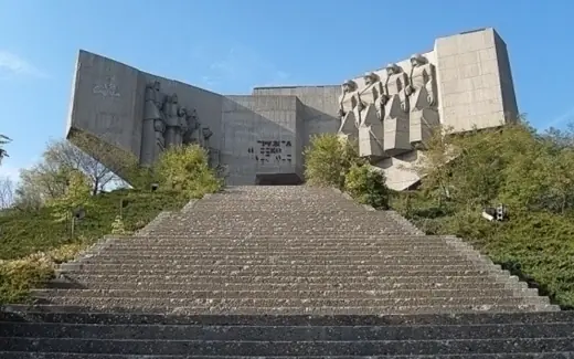Photo 3: Exterior