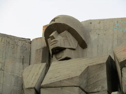 Photo 5: Detail · Bugarian-Soviet friendship monument in Varna