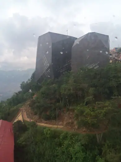 Photo 2: Exterior · biblioteca espana