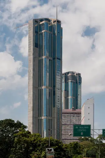 Photo 4: Exterior · Caracas Central Park