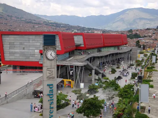 Photo 3: Exterior