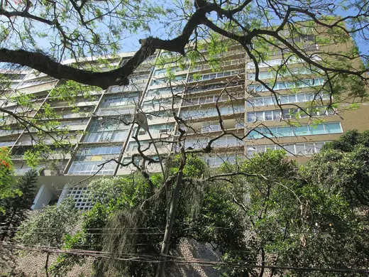 Photo 4: Exterior · Conjunto Habitacional do Parque Guinle, na Rua Paulo César de Andrade, Laranjeiras, Rio de Janeiro, Brasil