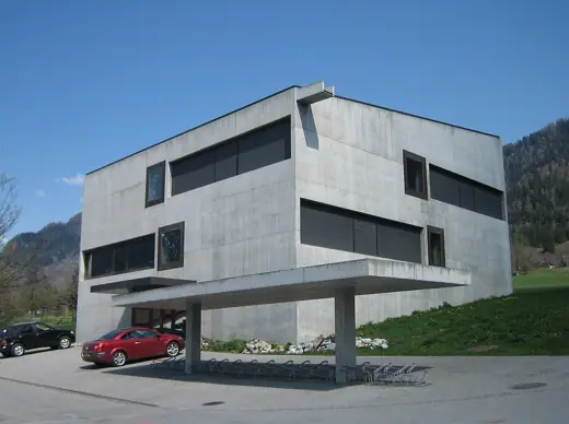 Photo 3: Exterior · Oberstufenschulhaus in de:Paspels von de:Valerio Olgiati