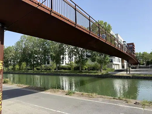 Photo 3: Exterior · Passerelle Simone de Beauvoir, Noisy-le-Sec