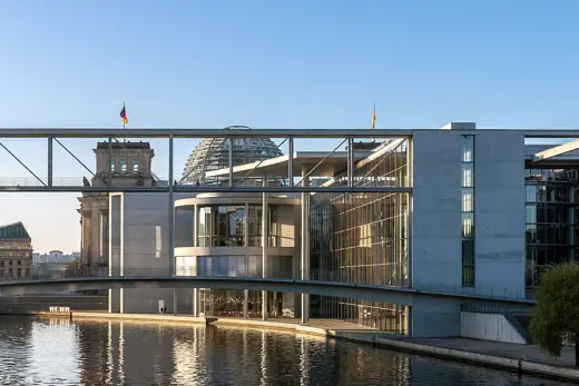 Photo 6: Context · View from the Kronprinzenbrücke at the Sprung über die Spree and the Paul-Löbe-Haus