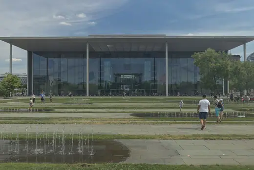Photo 2: Exterior · 2018-08-12 DE Berlin-Mitte, Paul-Löbe-Haus