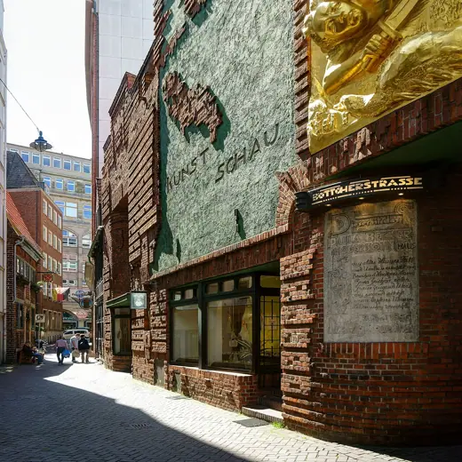 Photo 3: Exterior · Paula-Becker-Modersohn-Haus in Bremen, Böttcherstraße Ecke Hinter dem Schütting 10